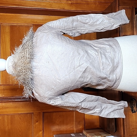 Jessica Simpson vegan leather metallic taupe faux fur collar jacket - Picture 6 of 6